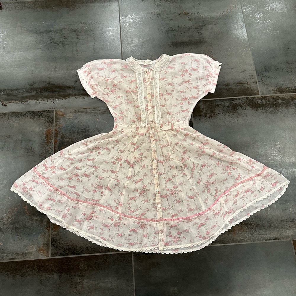 Vintage Gunne Sax floral dress with lace Peter Pan collar